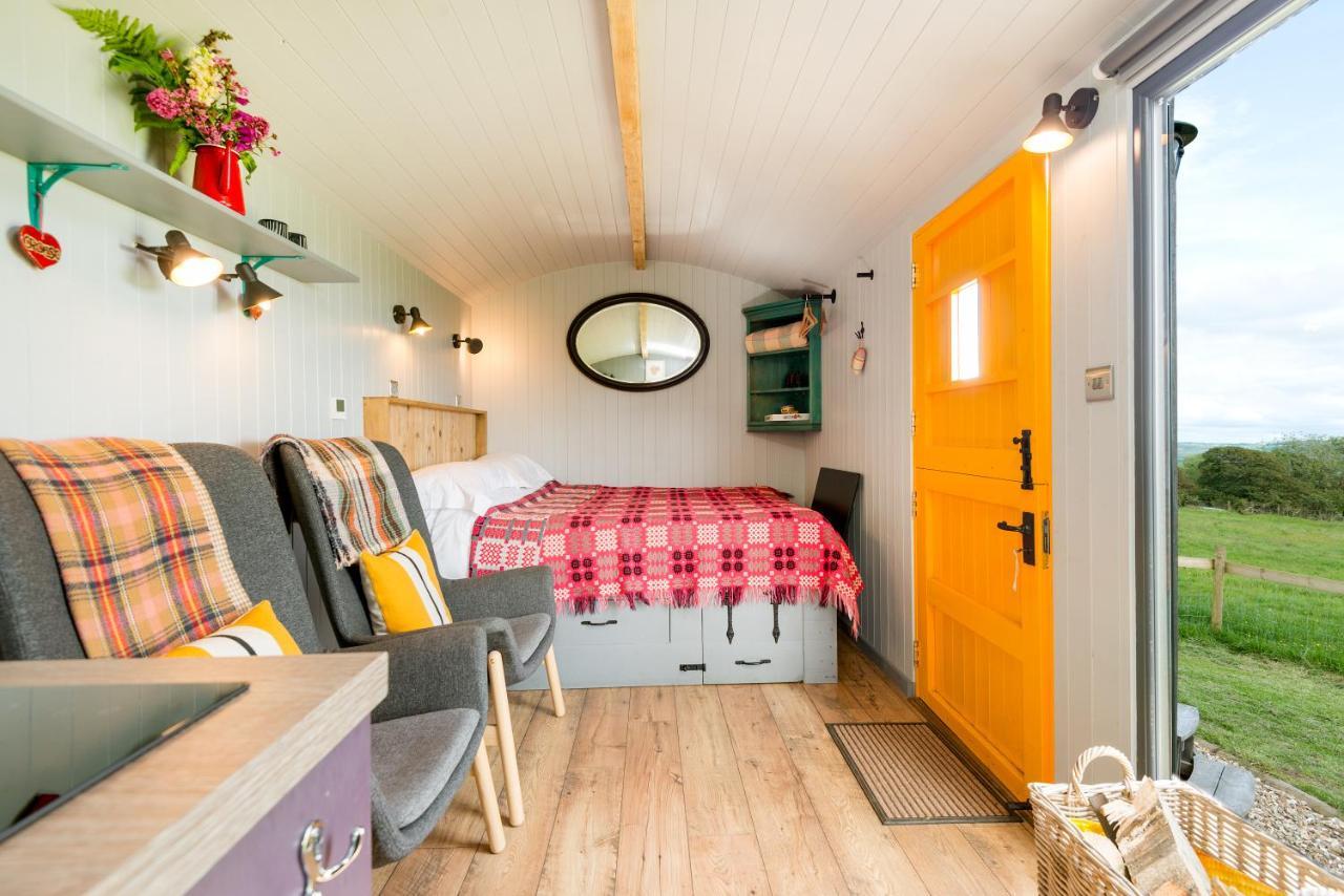 The Big Cwtch Shepherd'S Hut Kidwelly Exterior foto