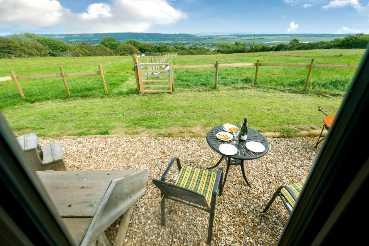 The Big Cwtch Shepherd'S Hut Kidwelly Exterior foto